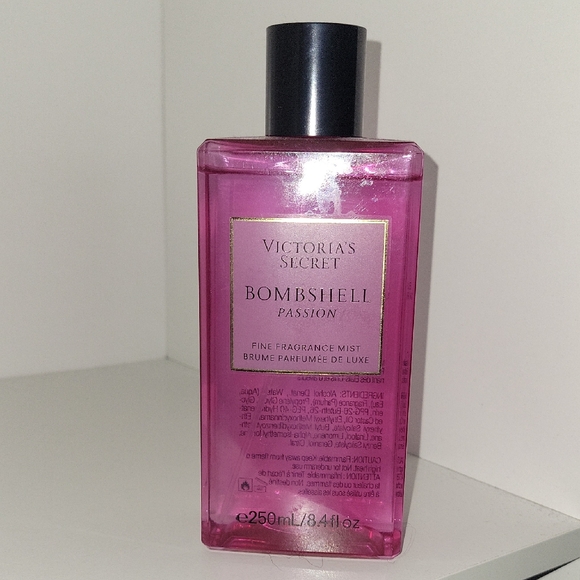 Victoria's Secret Bombshell Passion Fragrance Mist - Picture 1 of 3